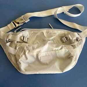 Athleta excursion waistbag